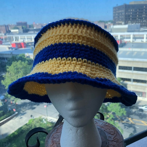 BUCKET HAT - Picture 3 of 4